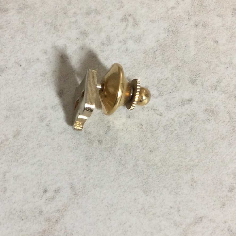 Gold R tie clasp pin - Picture 2 of 6
